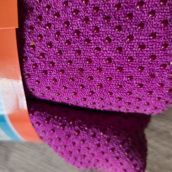 NWT Bodico Non-Slip Yoga Mat Towel - Purple/Pink - Picture 4 of 6